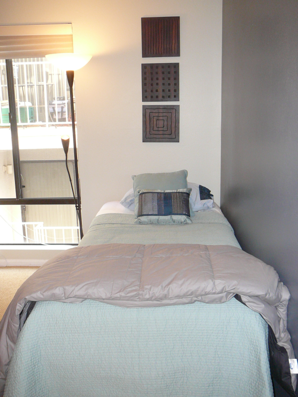 2nd bedroom with additional twin bed