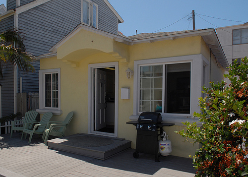 front of house wiht porch front of house wiht porch