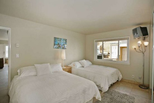 bedroom 2 queens