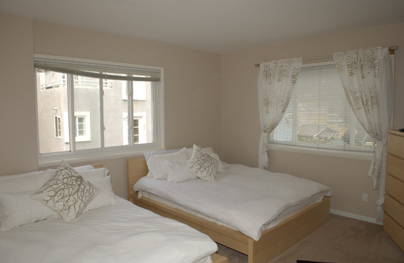 2nd bedroom 2 queens